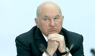 Лужков сэкономил на чиновниках миллиард Лужков сэкономил на чиновниках миллиард
