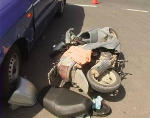 На автодороге Адлер – Красная Поляна мопед и "Вольво" не поделили дорогу