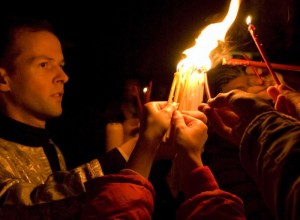 В Сочи доставлен Благодатный огонь из Иерусалима