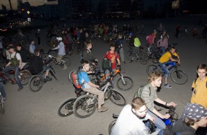 В Сочи прошла ночная велогонка