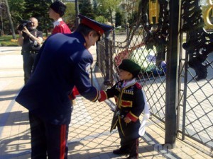Сочинская школа представила на православной выставке экспонаты музея истории кубанского казачества