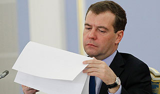 Чиновникам России сократили срок службы Чиновникам России сократили срок службы