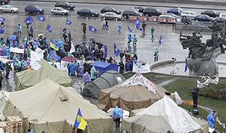 Под покровом ночи на Майдане снесли палатки Под покровом ночи на Майдане снесли палатки