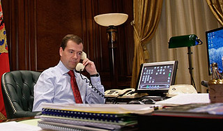 Медведев опубликовал разговор с Обамой Медведев опубликовал разговор с Обамой