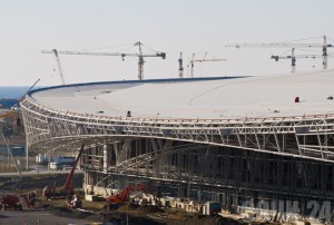 В Олимпийском парке покрыли Крытый конькобежный центр