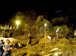Крупный оползень сошел на набережной около Зимнего театра. Видео Крупный оползень сошел на Приморской набережной Сочи. Фото: «Деловая Кубань»