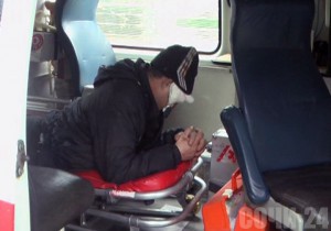 Грабитель обворовал старушку и попал под колеса автомобиля Грабитель обворовал старушку и попал под колеса автомобиля