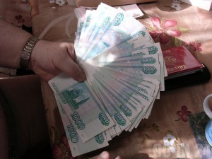 Приезжий из Апшеронска обворовал сочинца на 100 тысяч рублей