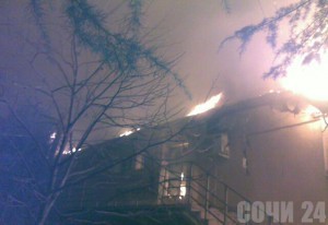 В Сочи при пожаре сгорели 4 человека, включая ребенка Пожар на улице Ромашек Адлерского района Сочи