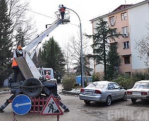 В адлерских микрорайонах освещают улицы