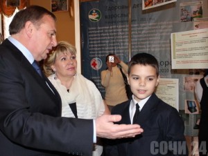 Малообеспеченные дети получат бесплатное питание в школе Анатолий и Елена Пахомовы на форуме «Детям Сочи – здоровое питание»