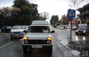 Водитель наехал на двух девушек-пешеходов