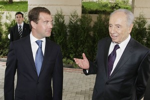 Медведев и Перес в Сочи заявили о недопустимости фальсификации истории Дмитрий Медведев и Шимон перес в Сочи