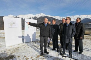 Президент остался недоволен ходом строительства трассы для бобслея Президент России Дмитрий Медведев проинспектировал олимпийские объекты