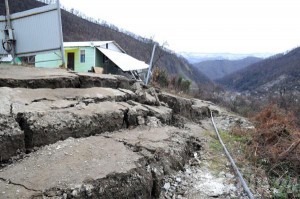 В селе Барановка введен режим чрезвычайной ситуации Оползень в селе Барановка. Фото: Виктор Клюшкин, "Российская газета"