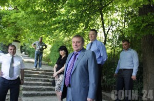 Анатолий Пахомов проинспектировал микрорайон Бытха