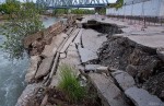 Разрушение участка набережной реки Сочи