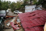 Крышу многоэтажного дома снесло ветром