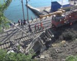 В Сочи грузовик сорвался в обрыв
